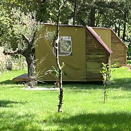 Yusalis Garden Lodge *