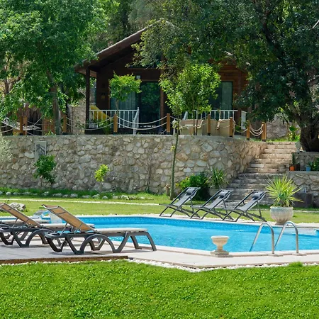 Yusalis Garden *