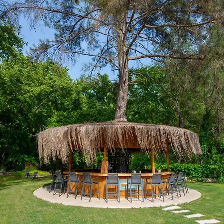 Yusalis Garden *