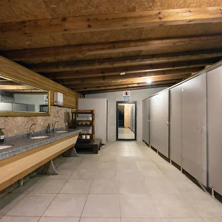 Yusalis Garden Lodge *