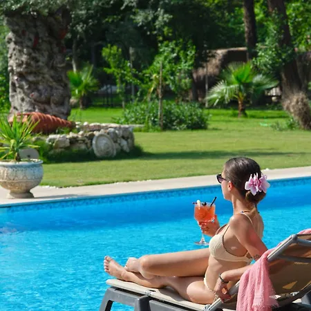 Lodge Yusalis Garden Kemer
