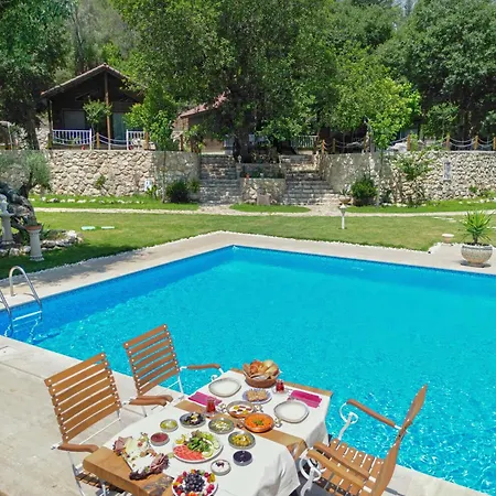 Yusalis Garden Lodge *