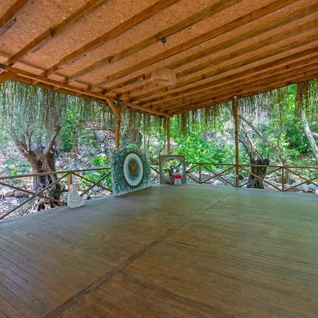 Lodge Yusalis Garden *